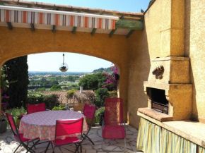 Holiday cottage with private terrace Bellegarde